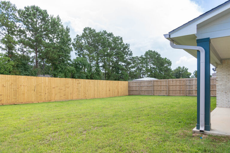 330 hidden grove home back yard privacy fence